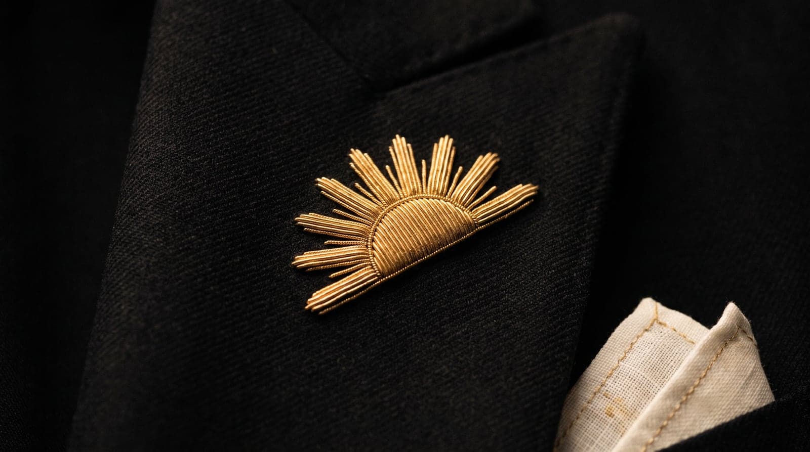The embroidered insignia: savoir-faire Maison Grande Remise